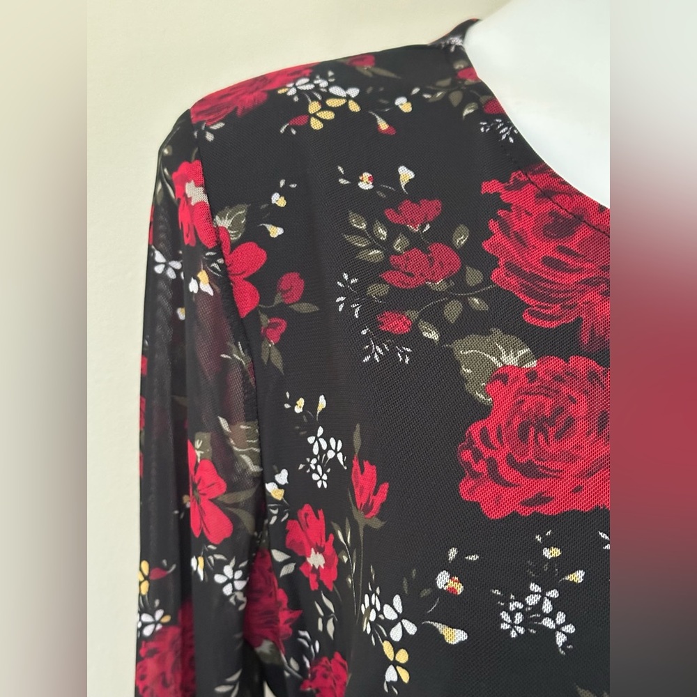 LACE Floral Black & Red Blouse With Sheer 3/4 Sleeves Sz XXL/2XG - Picture 3 of 14